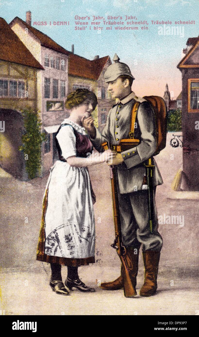 Eine farbige Fieldpostcard zeigt einen Soldaten Abschied von seiner Freundin. Unbekannter Illustrator. Die Fieldpostcard wurde im September 1915 nach Rottenbach in der Nähe von Zweibrücken in Deutschland geschickt. Auf der Vorderseite der Vers "Zu tun - im Jahr habe ich im Laufe des Jahres - wenn wir Trauben schneiden, schneiden Trauben - ich werde wiederkommen", Teil des beliebten deutschen Volksliedes "Muss ich Denn", geschrieben ist. Foto: Sammlung Sauer Stockfoto