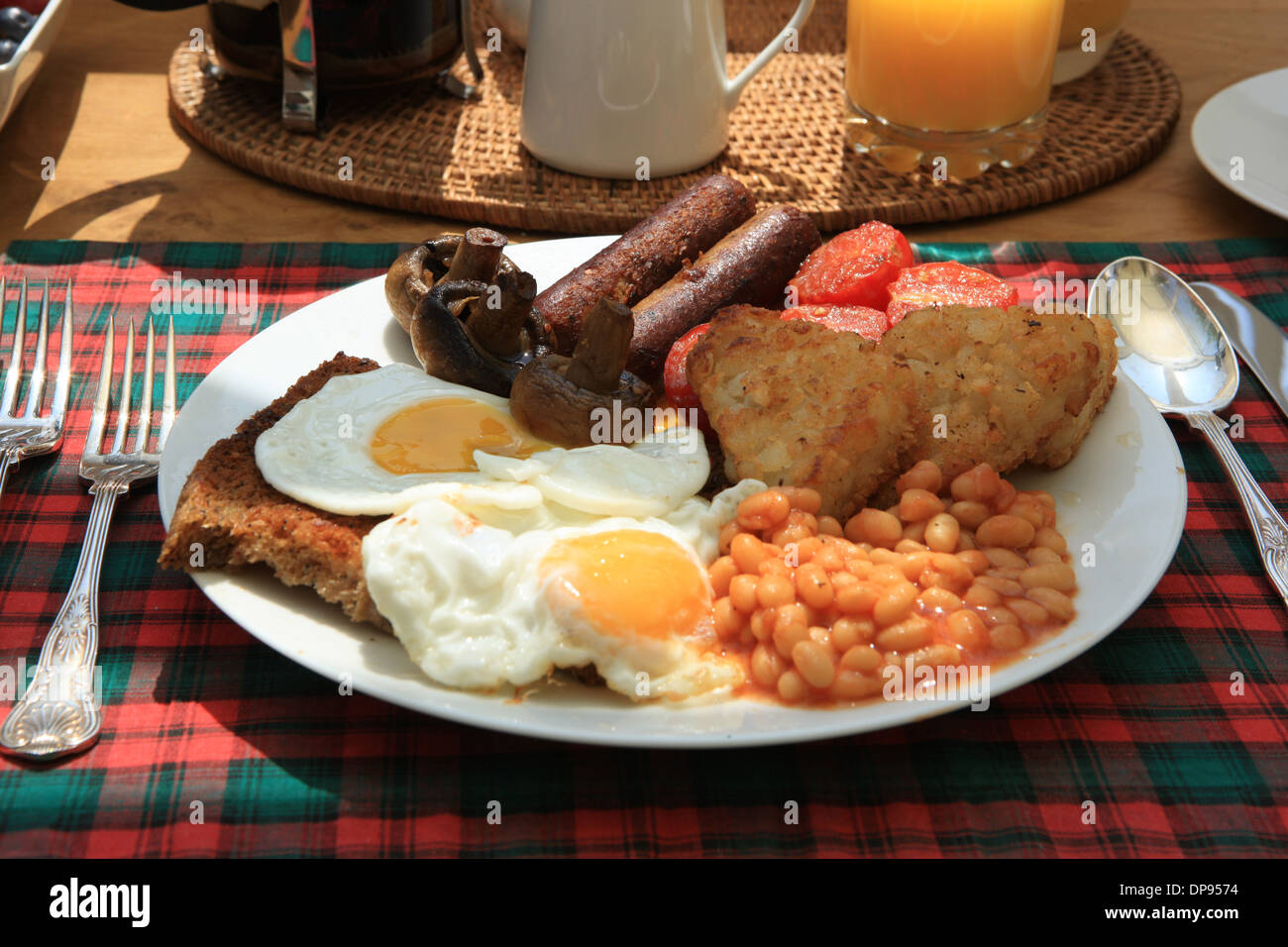 Der Morgen beginnt mit einem guten englischen Frühstück, in einem Bed &amp; Breakfast in der Nähe von Looe, Cornwall Großbritannien England UK Stockfoto