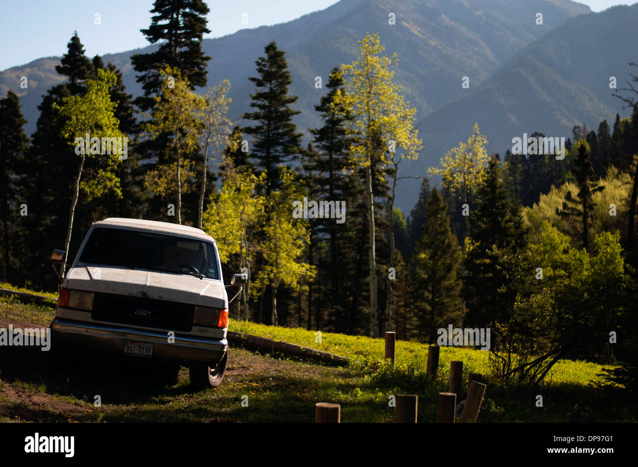 Alter Lkw auf einem Campingplatz in Ouray, Colorado. Stockfoto