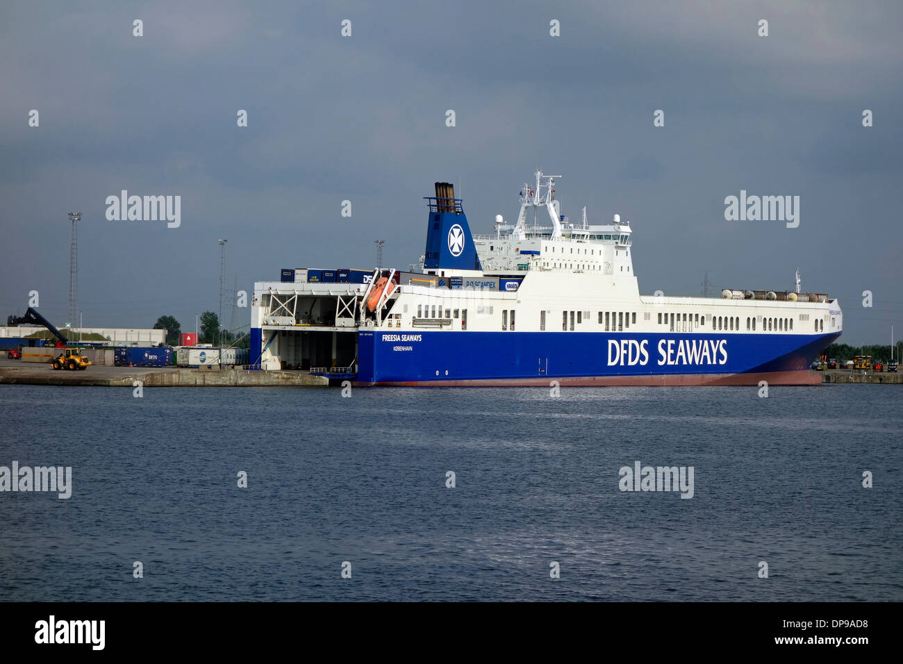 DFDS Seaways Frachtschiff angedockt am Mercatordok multimodalen Terminal im Hafen von Gent, Ost-Flandern, Belgien Stockfoto