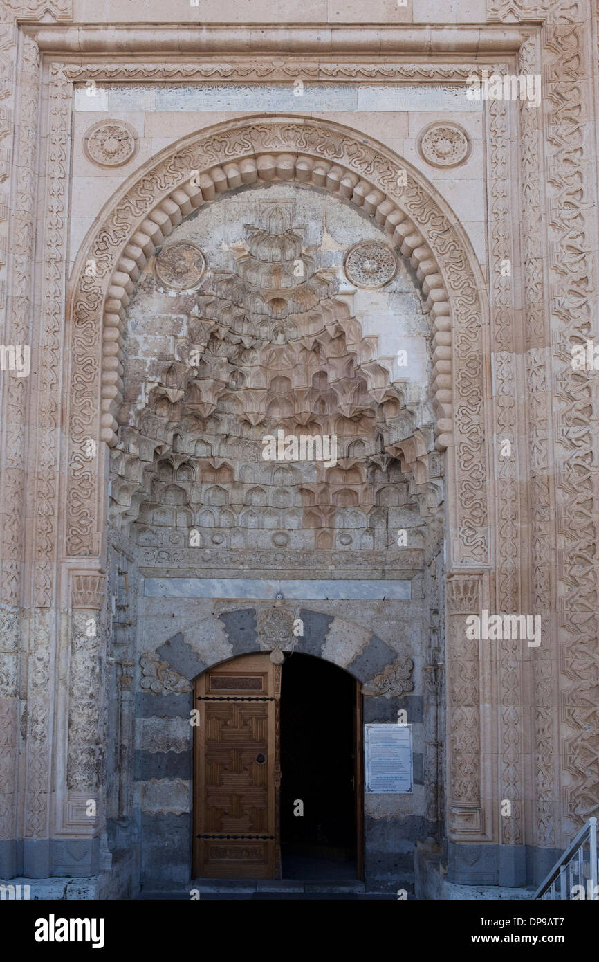 Stein geschnitzte Tür Eşrefoğlu Moschee erbaut im 12. Jahrhundert Beyşehir Konya Türkei Stockfoto