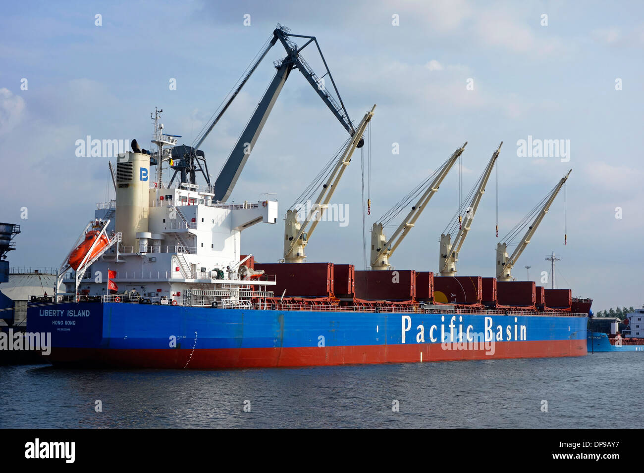 Pazifischen Becken Massengutfrachter angedockt an SEA-invest / Gent Coal Terminal / GCT am Hafen von Gent, Ost-Flandern, Belgien Stockfoto