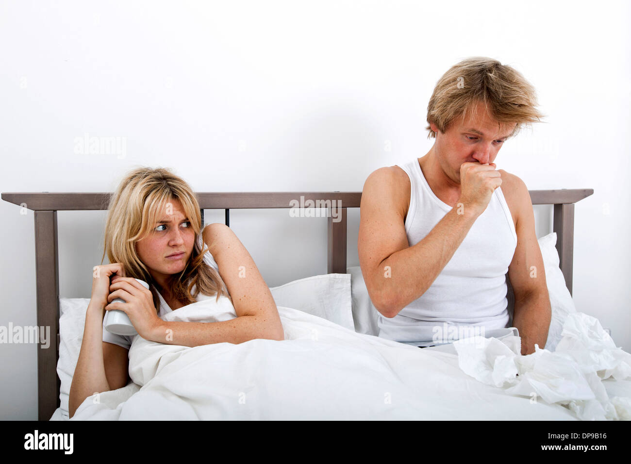 Husten Nur Abends Im Bett Menschen husten -Fotos und -Bildmaterial in hoher Auflösung – Alamy