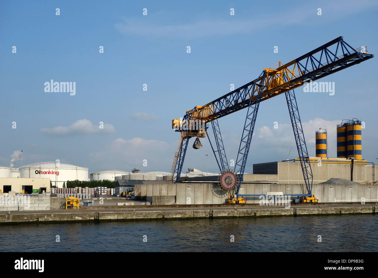 Hafen Laufkran / Brücke Kran am MARLUX KLAPS STRADUS am Hafen von Gent, Ost-Flandern, Belgien Stockfoto