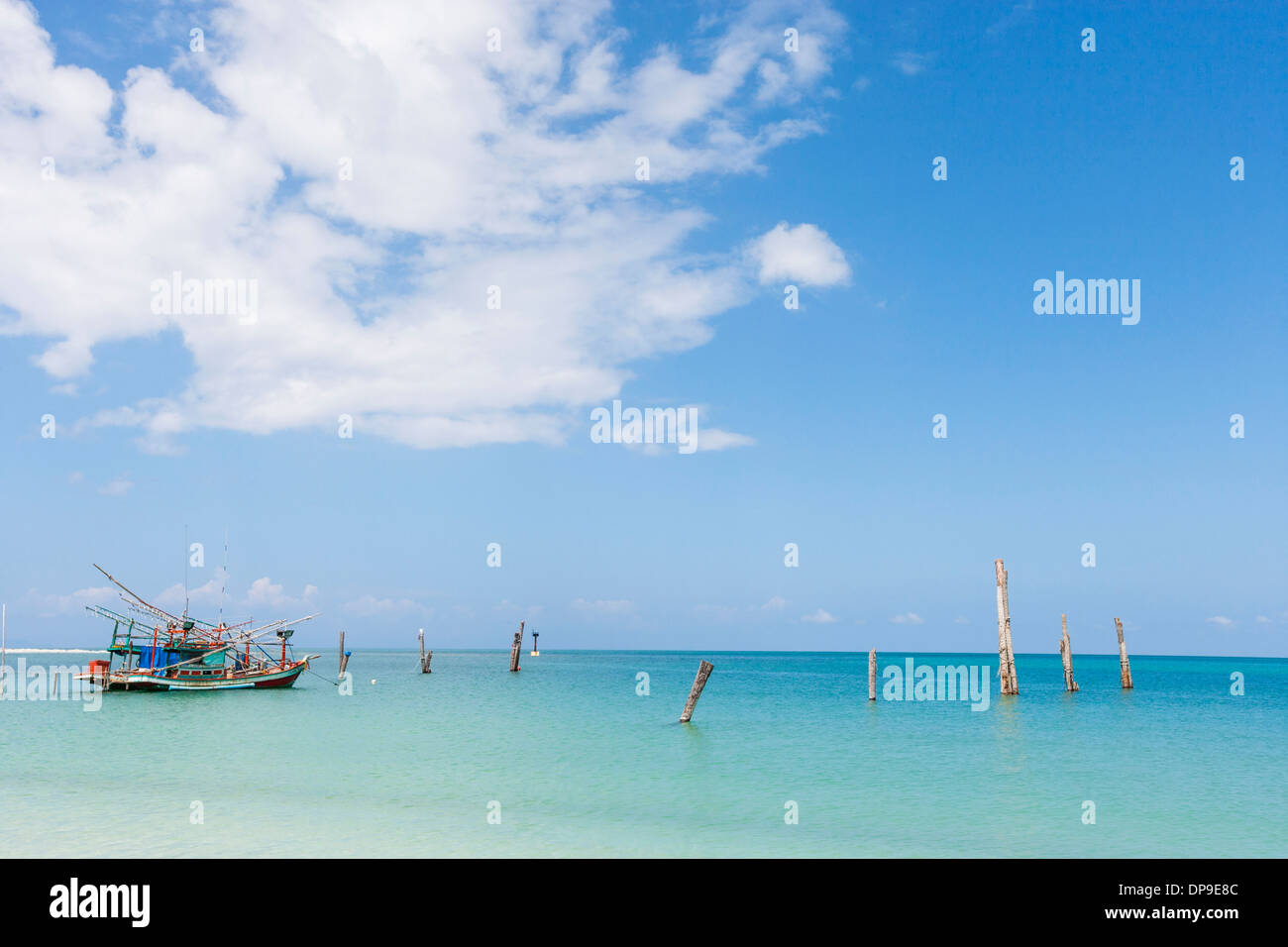 Angelboot/Fischerboot in ruhiges Meer Thailand Koh Pha Ngan Stockfoto Angelboot/Fischerboot in ruhiges Meer Thailand Koh Pha Ngan Stockfoto