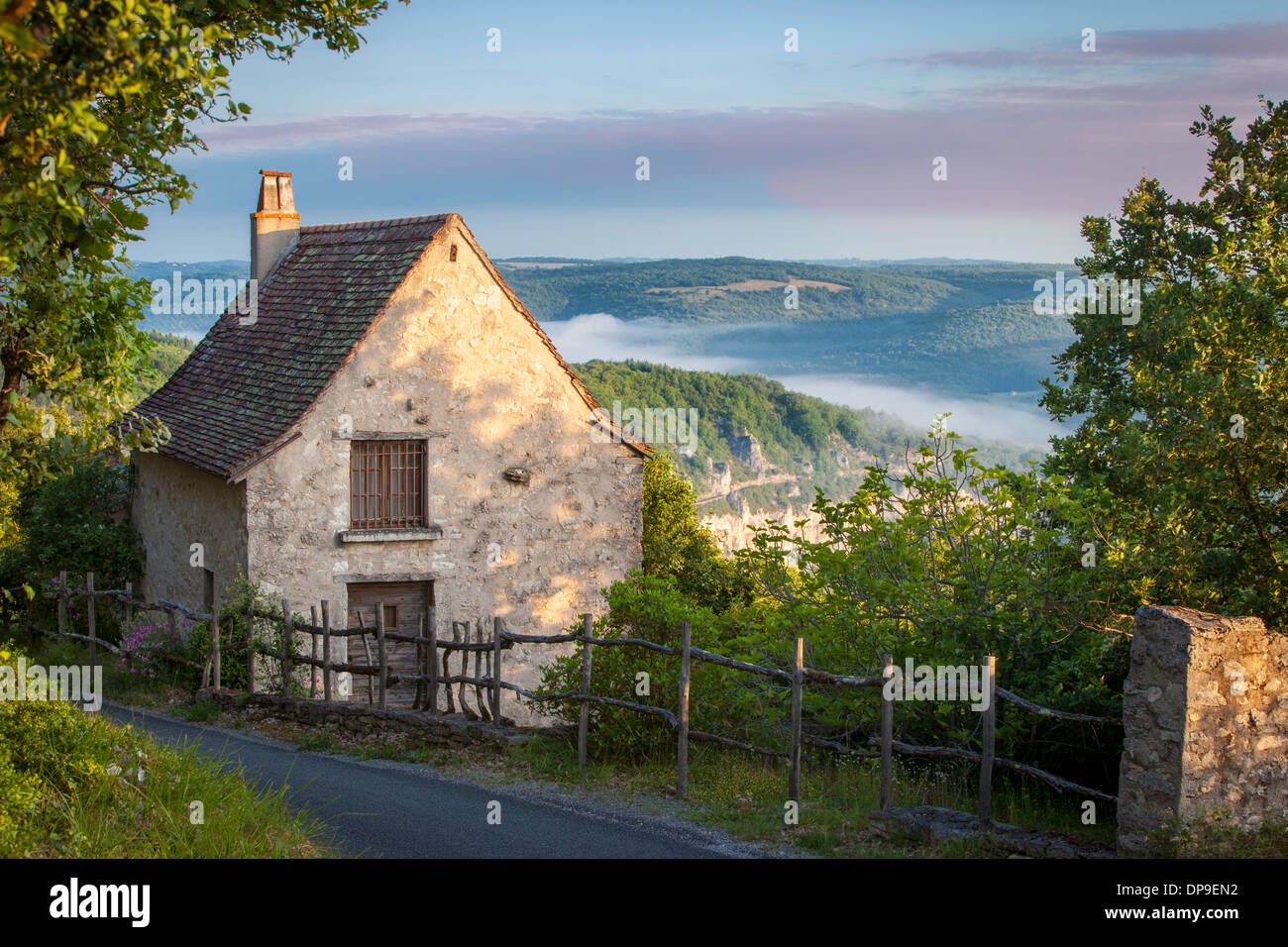 Ferienhaus oberhalb der Lot-Tal in der Nähe von Saint Cirq Lapopie, Royal, Frankreich Stockfoto
