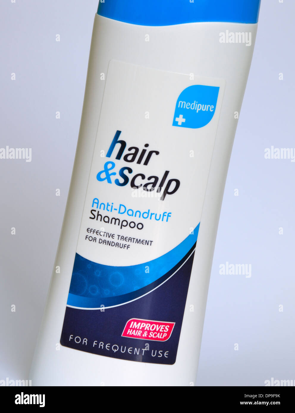 Medipure Haar und Kopfhaut Anti-Schuppen-Shampoo. Wirksame Behandlung von Schuppen. Verbessert die Haare und Kopfhaut. Für den häufigen Gebrauch. Stockfoto