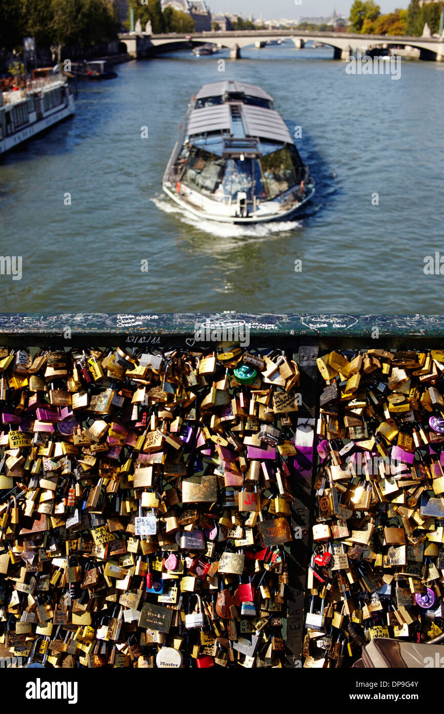 Brücke von Schlössern Paris, Pont de l'Archevêche; Stockfoto