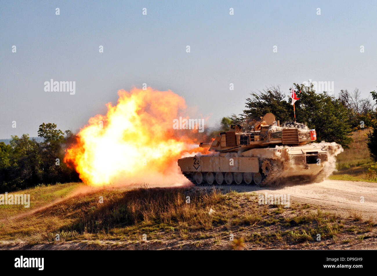 US Army Soldaten feuern die 120mm Kanone eine Armee M1A2 Abrams Tank während des live-Feuer Gunnery Trainings Stockfoto