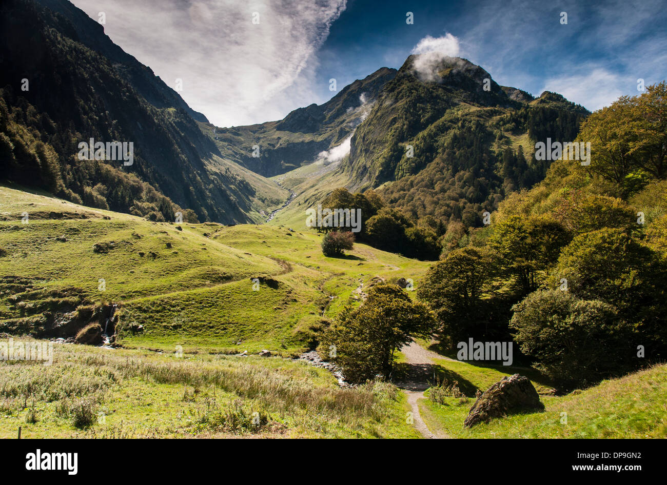 Blick vom Hospice de France ins Tal de Venasque in Richtung Pic Penjat in den französischen Pyrenäen Stockfoto