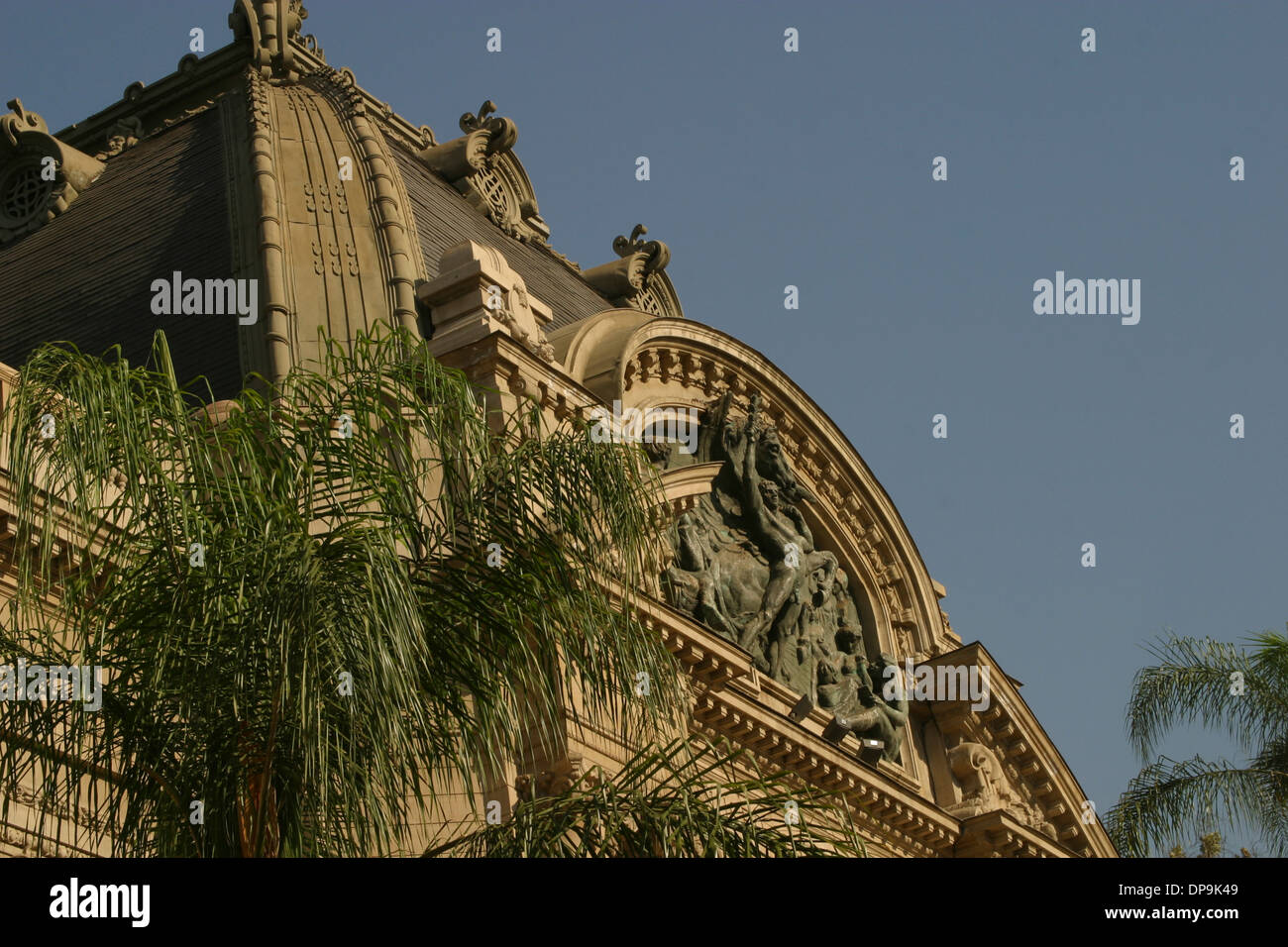 Palacio de Bellas Artes & Museo de Arte Contemporaneo Fronten ein ganzes blockieren im Parque Forestal im Centro, Chile Stockfoto