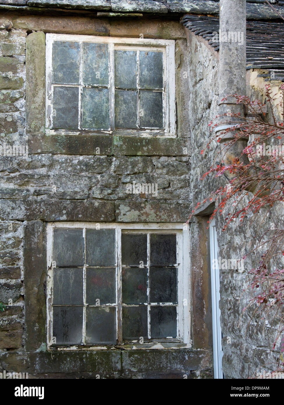 verfallene Hütte Wand und Fenster Stockfoto