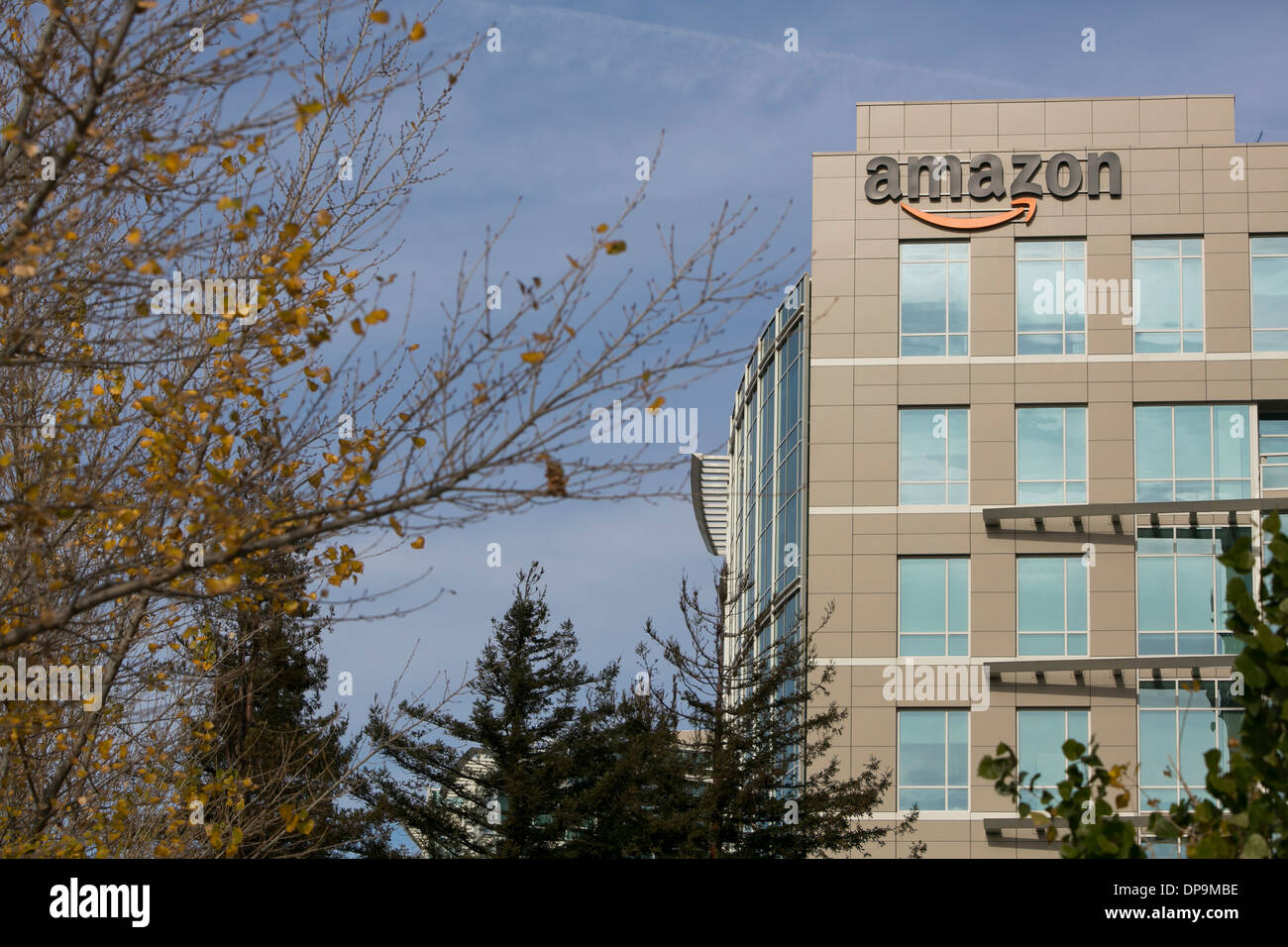 Ein Bürogebäude von Amazon.com in Sunnyvale, Kalifornien besetzt. Stockfoto