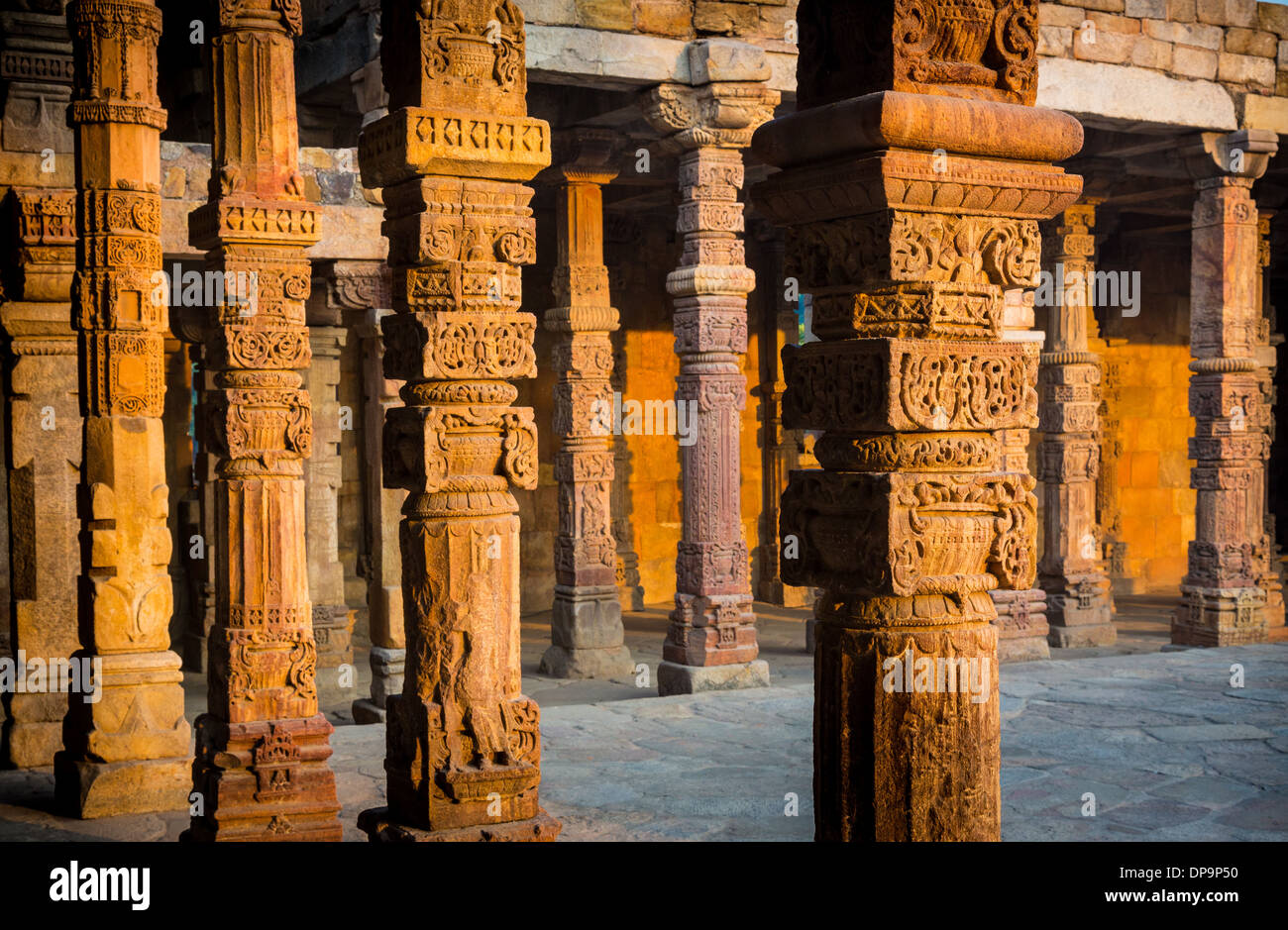 Qutub Minar (The Qutub Tower), auch bekannt als Qutb Minar und Qutab Minar, ist die höchste minar (73 m) in Indien Stockfoto