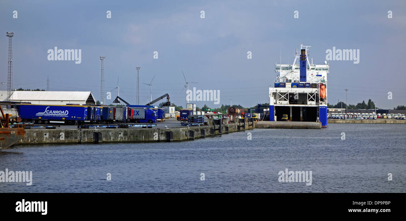 DFDS Seaways Frachtschiff angedockt am Mercatordok multimodalen Terminal im Hafen von Gent, Ost-Flandern, Belgien Stockfoto