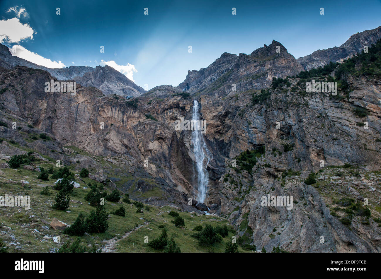 Wasserfall in der Circo de Pineta am Ende des Valle de Pineta in den spanischen Pyrenäen Stockfoto