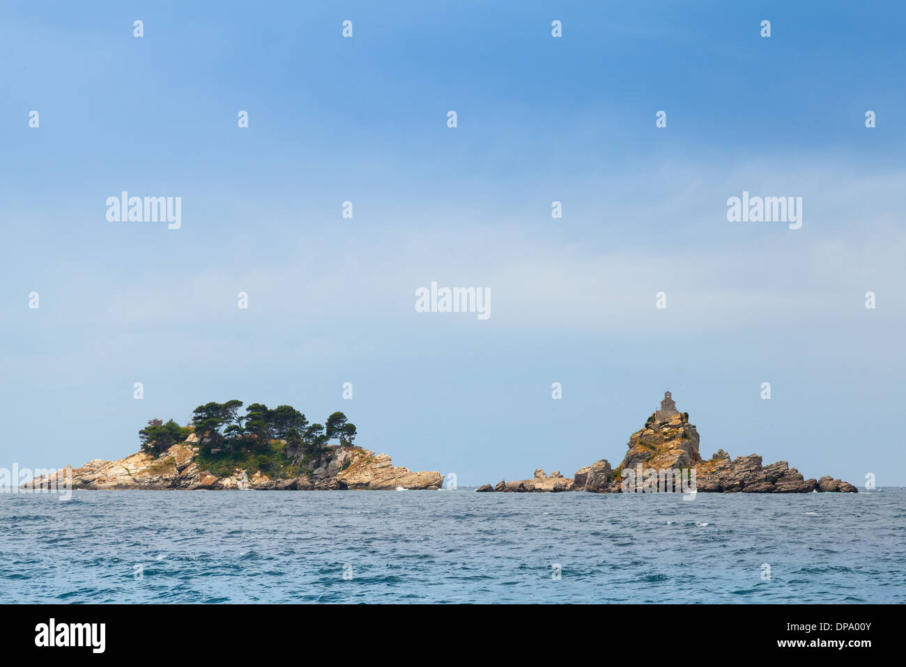 Katic und Sveta Nedjelja. Zwei Inseln im Adriatischen Meer, Montenegro Stockfoto