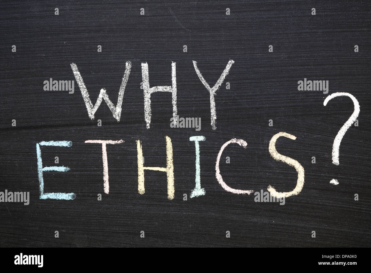 Warum Ethik Frage handschriftlich auf der Schultafel Stockfoto