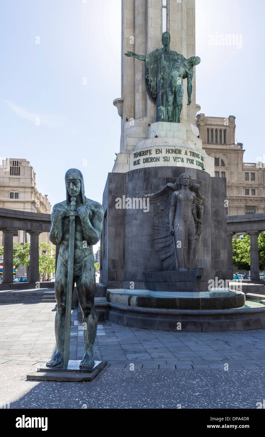 Teneriffa, Kanarische Inseln - Santa Cruz. Franco-Ära Kunst im öffentlichen Raum - das Kriegerdenkmal. Stockfoto