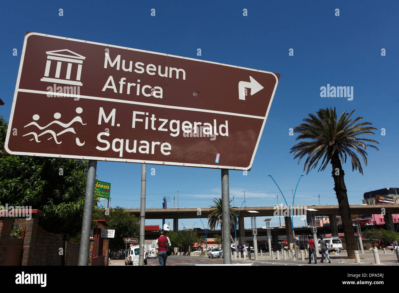 Afrika Museum und Mary Fitzgerald Square touristischen Zeichen. Newtown im Bereich der Innenstadt von Johannesburg, Südafrika. Stockfoto