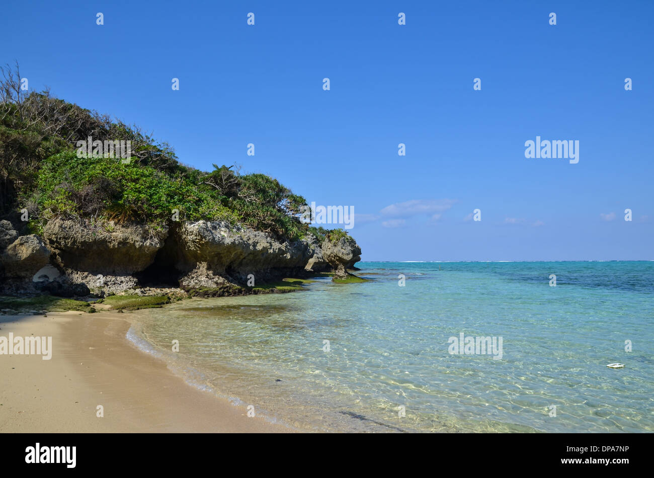 Tropischen Bucht am Ostchinesischen Meer in Okinawa, Japan Stockfoto