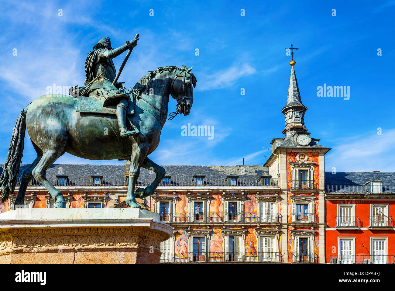 Blick auf die Statue von König Philips III, Plaza Mayor, Madrid, Spanien Stockfoto