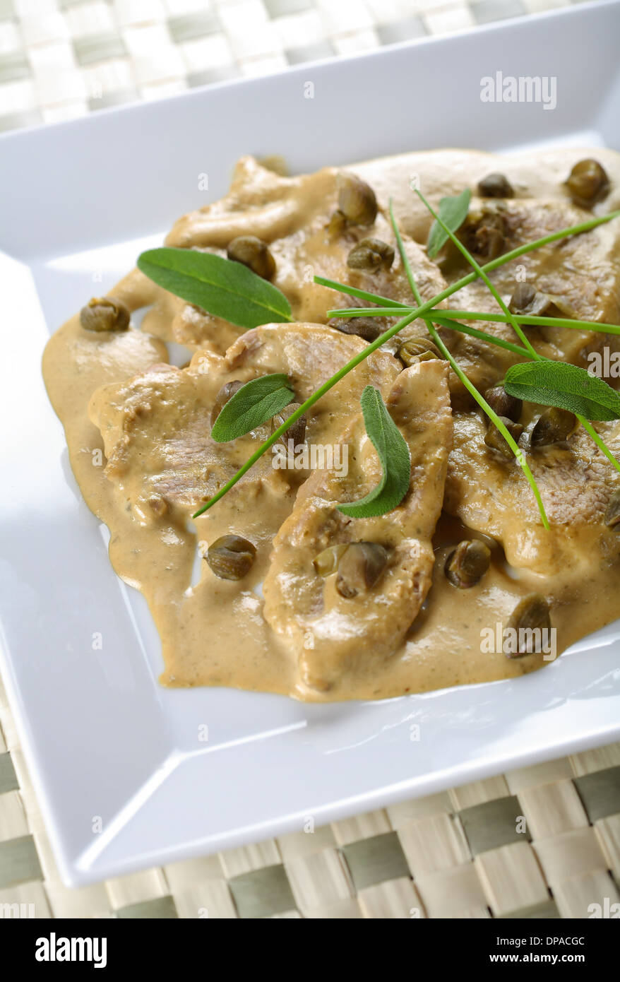 Vitello Tonnato, Kalbfleisch in Thunfischsauce mit Kapern ... Vitello Tonnato, Kalbfleisch in Thunfischsauce mit Kapern ...