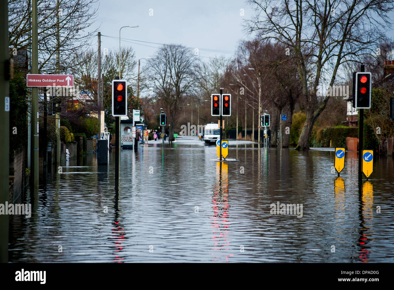 Oxford, UK. 10. Januar 2014. Hinksey Außenpool unterzeichnen Überschwemmungen in Abingdon Road, Oxford, Oxfordshire. Bildnachweis: roger schief/Alamy Live-Nachrichten Stockfoto