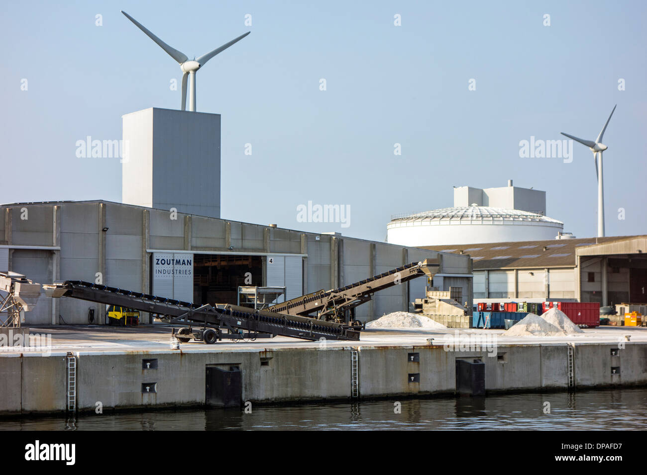 Zoutman, spezialisierte Unternehmen in der Herstellung und Verarbeitung von Meersalz und Auftausalz im Hafen von Gent, Ost-Flandern, Belgien Stockfoto