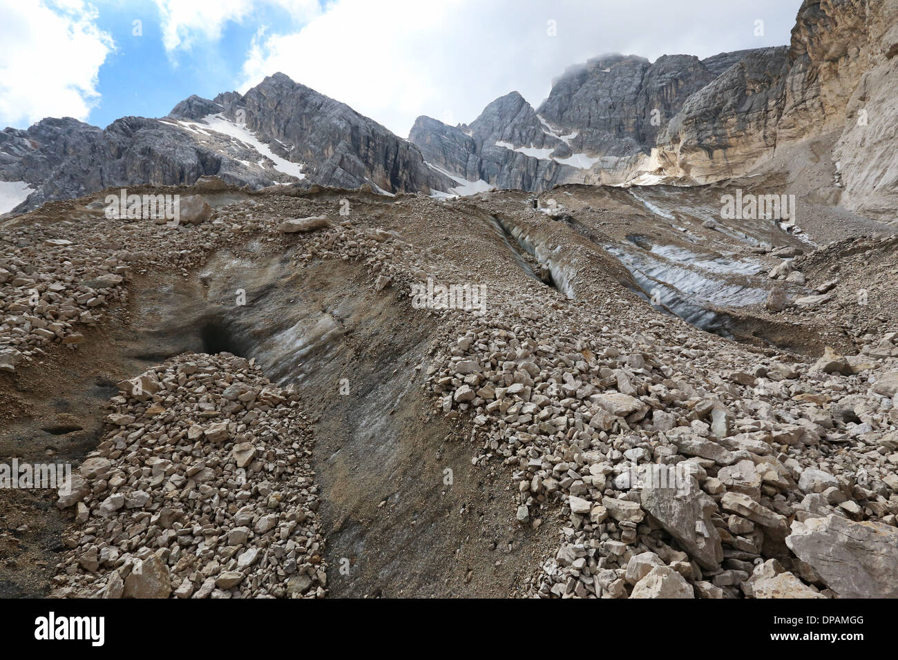 Monte Antelao, Blick auf den oberen Gletscher, Moraine; glaziologischen Aspekten. Die Dolomiten Cadore. Veneto. Italienische Alpen. Stockfoto