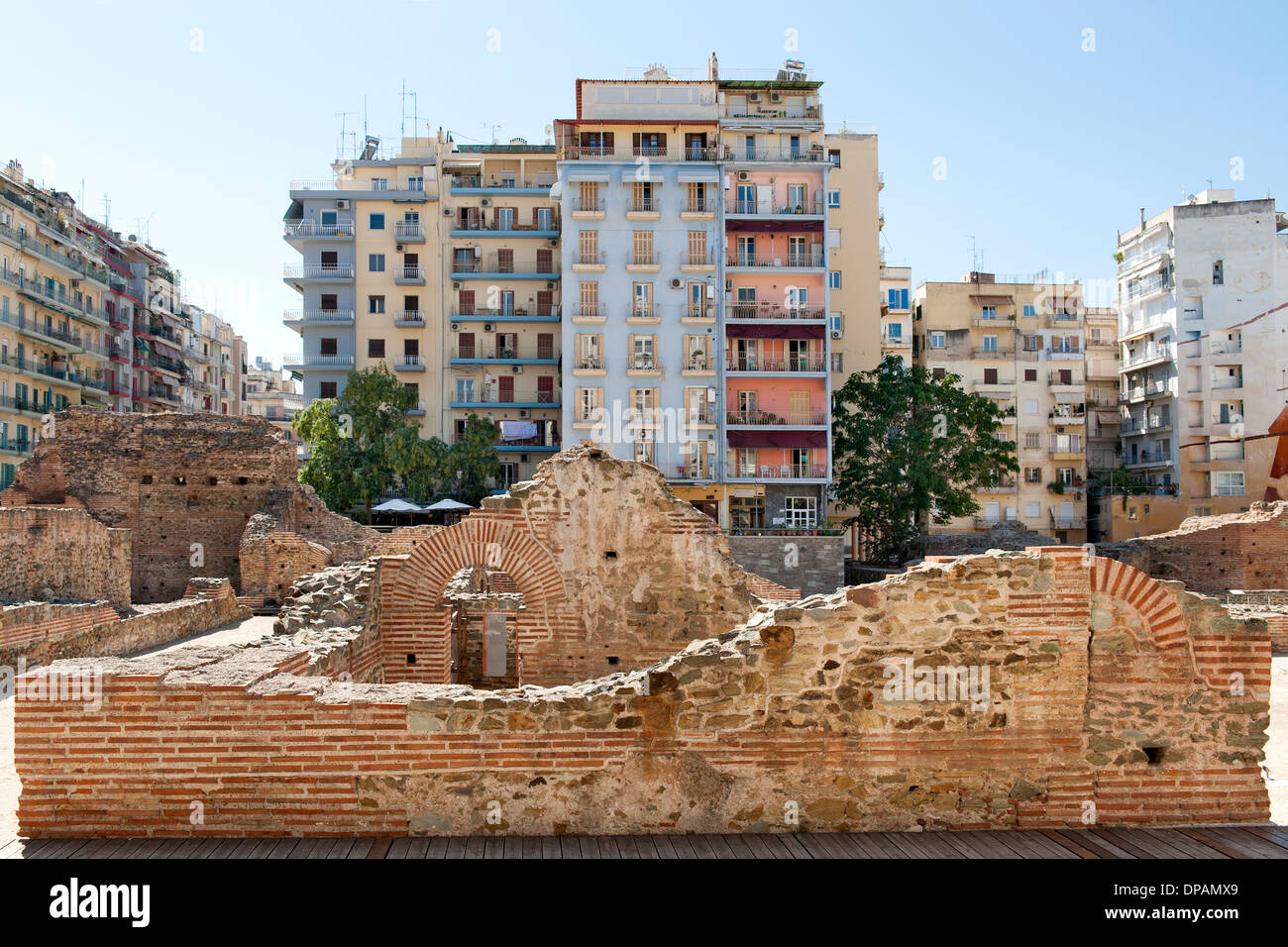 Ruinen der Römerzeit Hofburg des Galerius am Navarinou Square in Thessaloniki, Griechenland Stockfoto