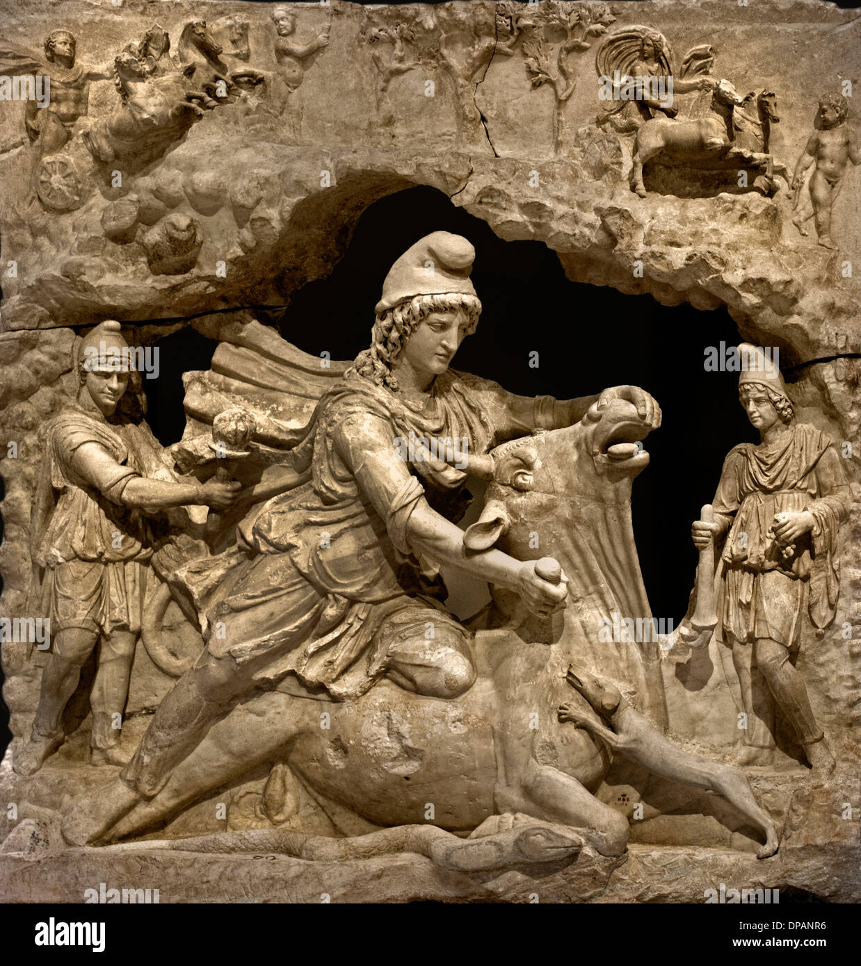 Linderung von Mithra der iranischen Gott der Sonne, die Einbußen bei den Stier aus der Hauptstadt Rom römischen Italien 100-200 n. Chr. Stockfoto