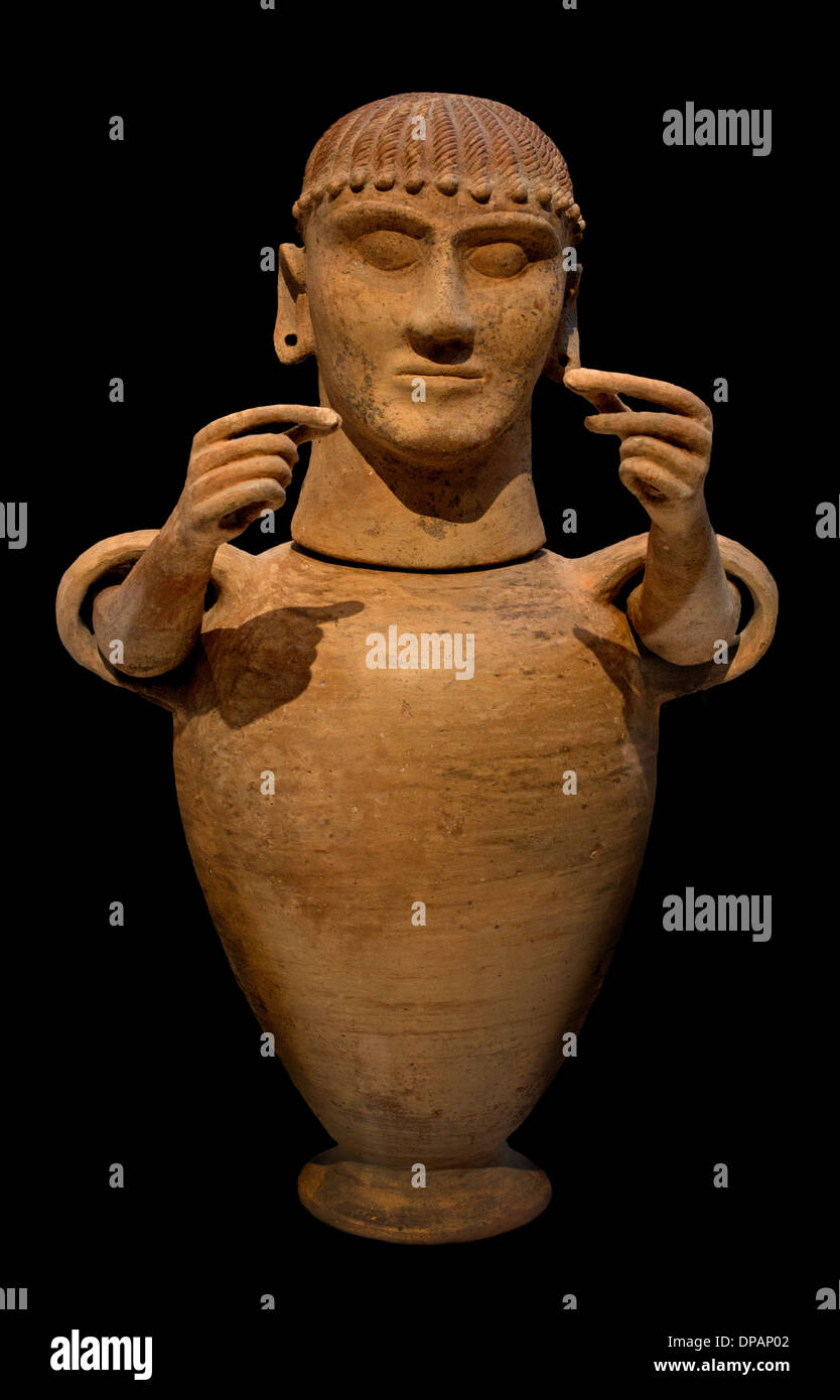 Etruskische Urne mit weiblichen Kopf und artikulierten arm Chiusi, Etrurien (heute Italien) 550-500 v. Chr. Terrakotta Stockfoto