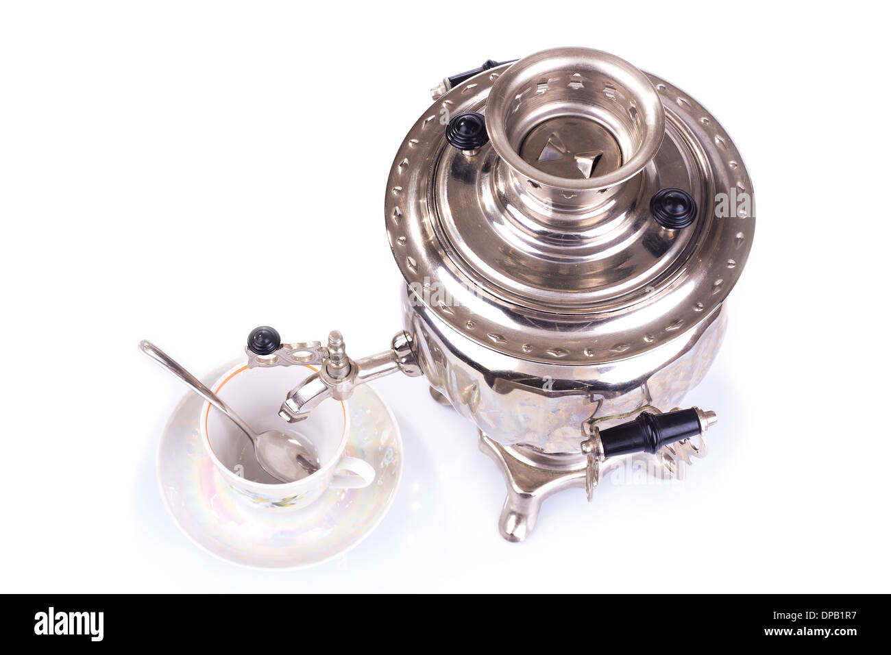 Traditionelle russische Tee Wasserkocher-Samowar und Teetasse Stockfoto