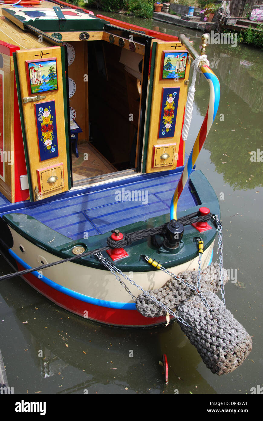 Narrowboat auf dem Kennet & Avon Kanal, Bad Vereinigtes Königreich Stockfoto