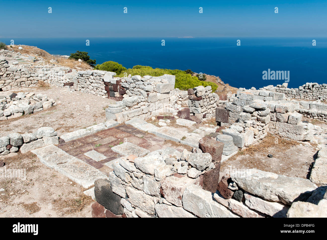 Die Ruinen des antiken Thira auf dem Gipfel des Berges Messavouno auf der griechischen Insel Santorin. Stockfoto