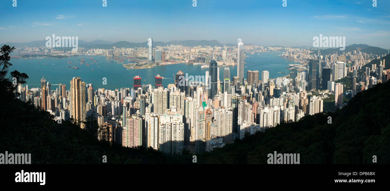 Blick auf Skyline von Hong Kong und den Victoria Harbour aus The Peak Stockfoto