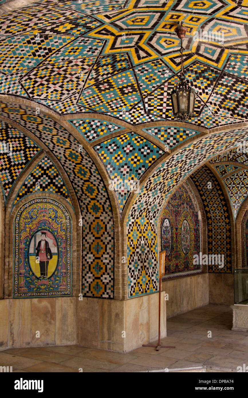 Gekachelte Gewölbedecke des Golestan Palast, Teheran, Iran Stockfoto