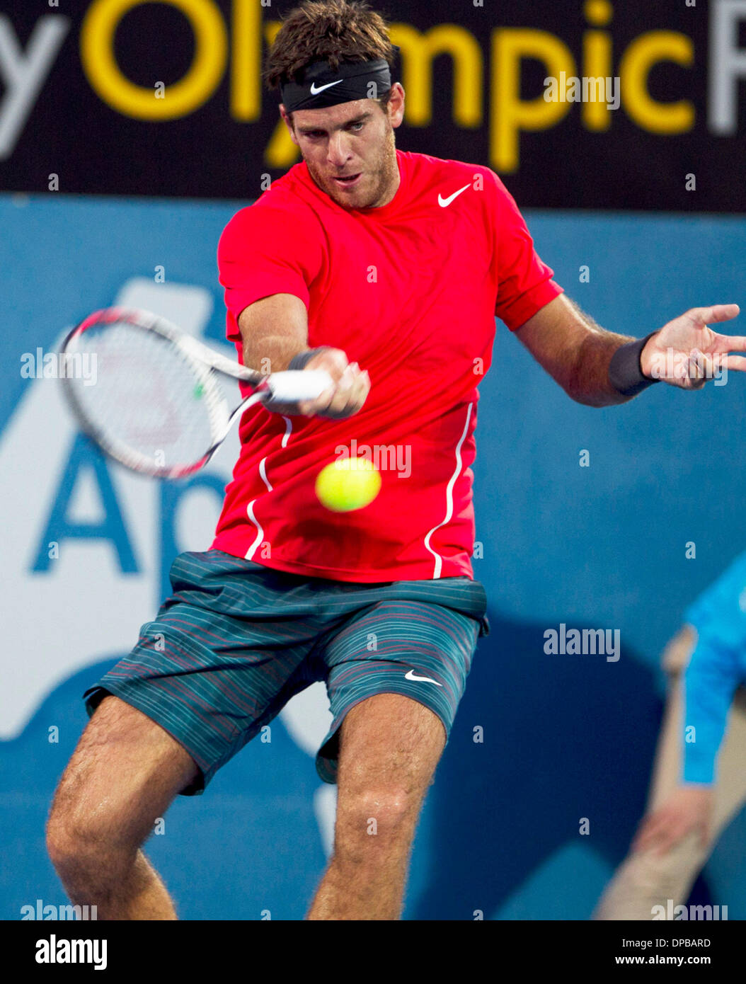 Sydney, Australien. 11. Januar 2014. Juan Martin Del Potro Argentinien gibt den Ball während der Herren Einzel Finale gegen Bernard Tomic aus Australien am Sydney International Tennisturnier, in Sydney, Australien, 11. Januar 2014 zurück. Juan Martin Del Potro behauptete die Pünktchen mit 2: 0. Bildnachweis: Jin Linpeng/Xinhua/Alamy Live-Nachrichten Stockfoto