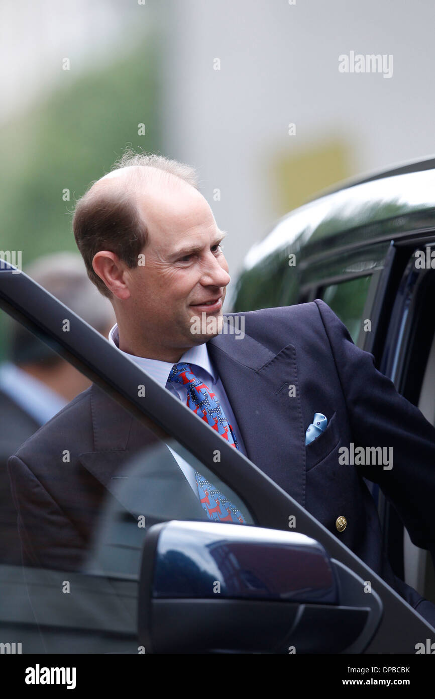 Prince Edward, Earl of Wessex kommt in der London-Klinik, wo sein Vater Prinz Philip Herzog von Edinburgh ins Krankenhaus eingeliefert Stockfoto