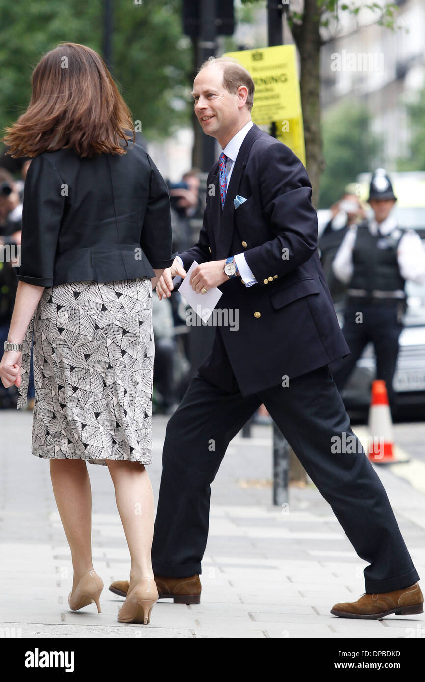 Prince Edward, Earl of Wessex kommt in der London-Klinik, wo sein Vater Prinz Philip Herzog von Edinburgh ins Krankenhaus eingeliefert Stockfoto