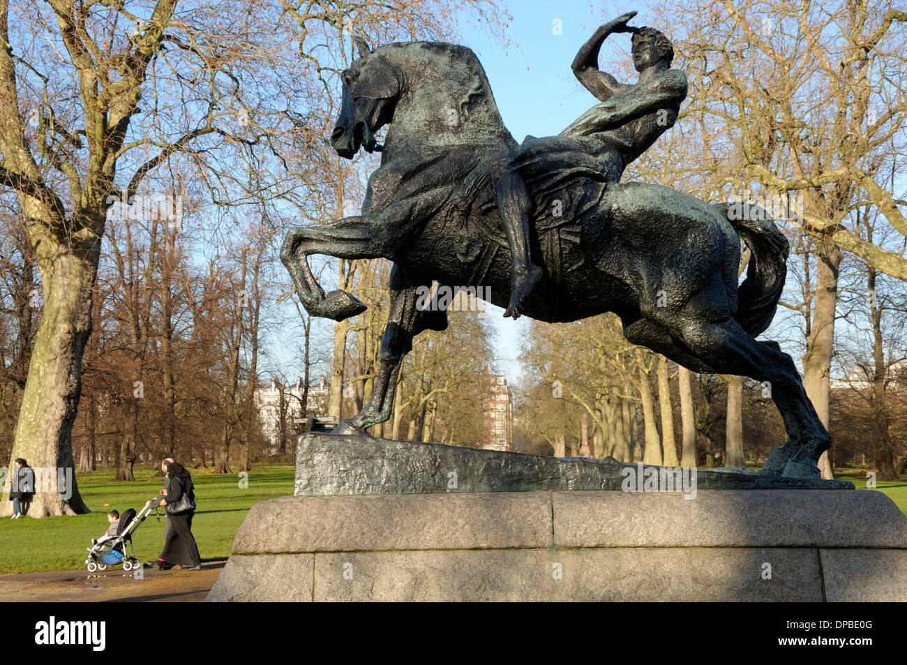 London, England, Vereinigtes Königreich. Skulptur in den Kensington Gardens. "Körperliche Energie" (vorgestellt 1907) von George Frederick Watts (1817-1904) Stockfoto