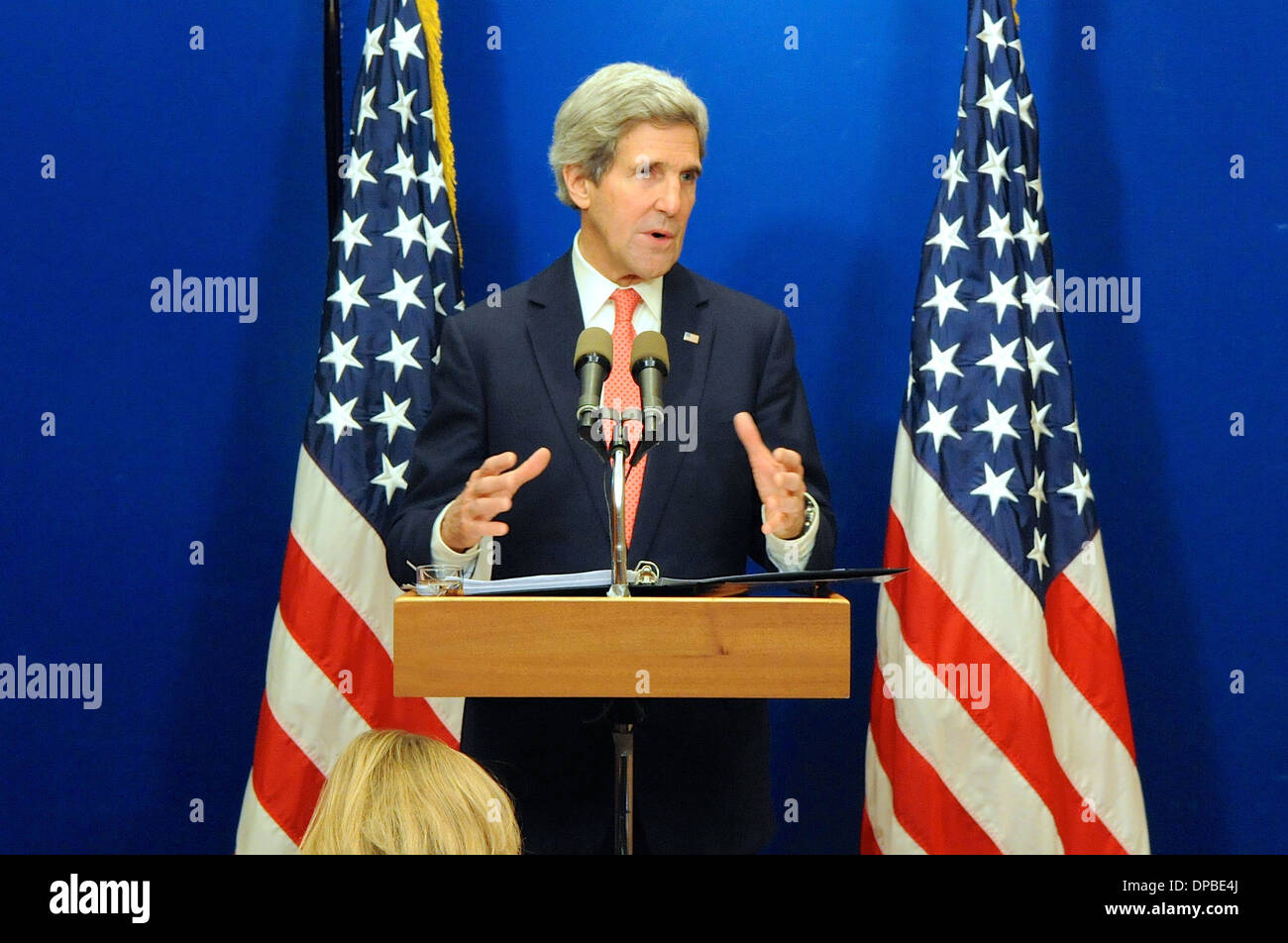 Secretary Kerry bespricht Nahost-Friedensgespräche während der Pressekonferenz Stockfoto