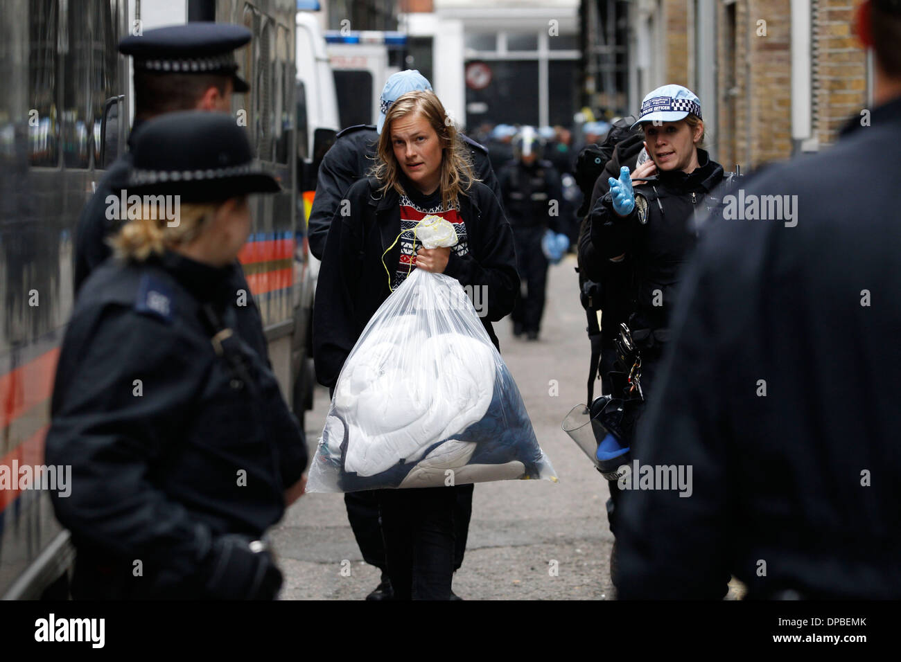 Metropolitan Police Zusammenstoß mit Demonstranten am Golden Square in London Großbritannien 11. Juni 2013. Hunderte von Offizieren in Aufruhr Getriebe sur Stockfoto