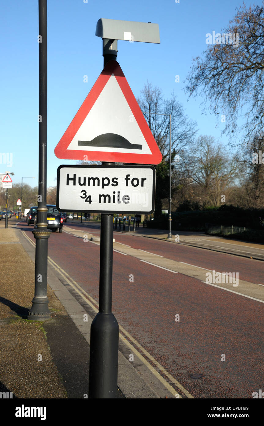 London, England, Vereinigtes Königreich. "Buckel für 3/4 Meile" unterzeichnen in Kensington Gardens. Stockfoto