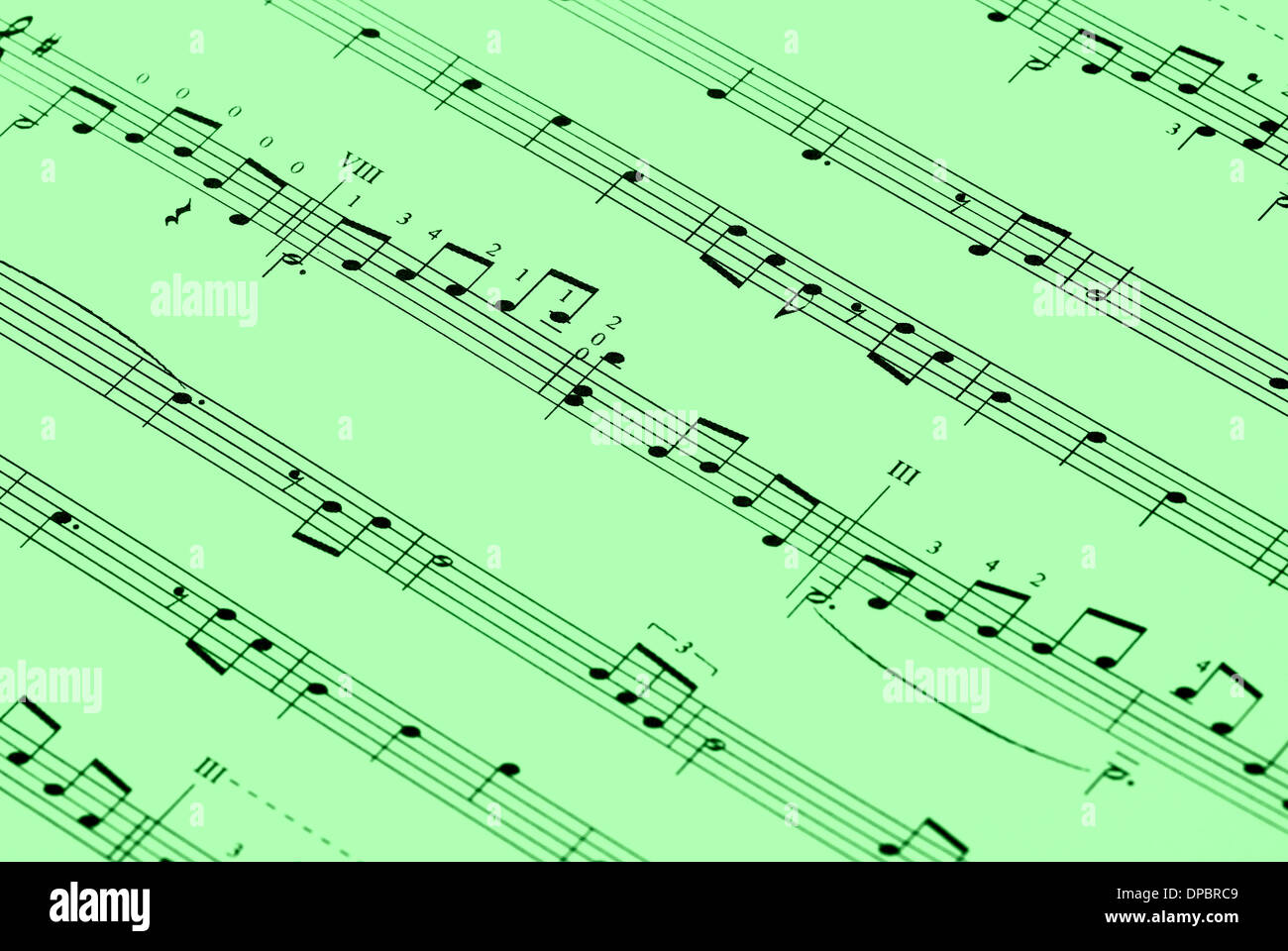 Grünen Buchstaben mit Noten, enge Bild Stockfoto