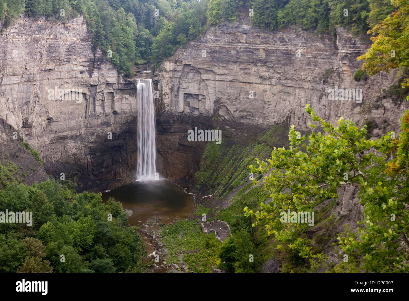 Taughannock Falls State Park in der Finger Lakes Region von New York A schönen Wasser fällt Wasserfall Stockfoto