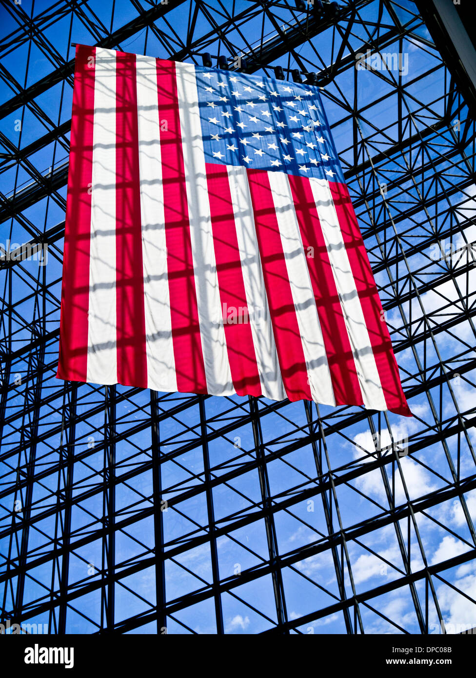 Boston John Fitzgerald Kennedy presidential Bibliothek und Museum innen Pavillion mit amerikanischen Flagge Stockfoto