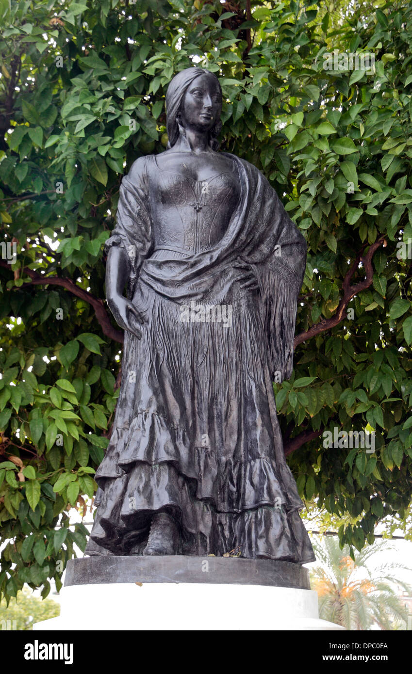 Statue von Carmen Oper von Georges Bizet am Paseo Alcalde Marqes de Contadero ", Sevilla (Sevilla), Spanien. Stockfoto