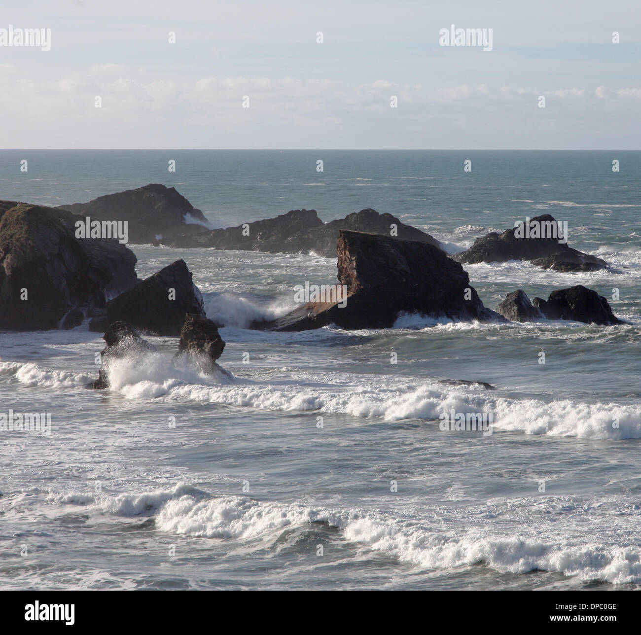 Porthcothan, Cornwall, UK. 11. Januar 2014.  Gezackte Stümpfe sind von einer gigantischen Felsbogen zerstört von letzter Woche Stürmen Credit: Anthony Collins/Alamy Live News Stockfoto